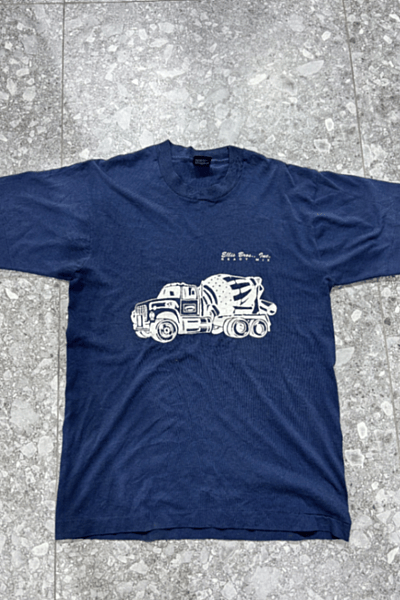 Vintage graphic print navy t-shirt by Screen Stars — pre-loved on Thrifted.mt