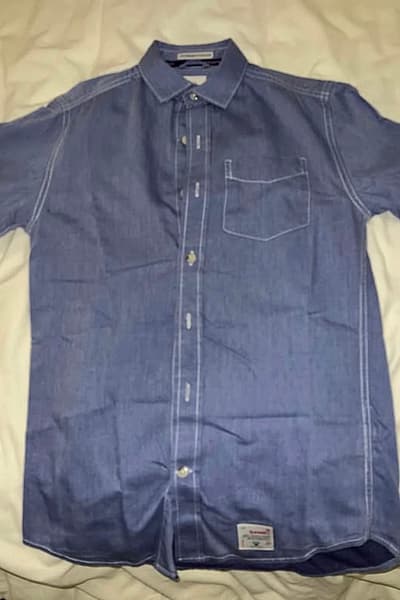 Camicia classica blu in cotone con bottoni Superdry by Superdry — pre-loved on Thrifted.mt