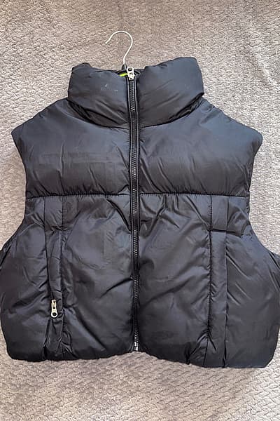 Black Puffer Gilet Vest — pre-loved on Thrifted.mt