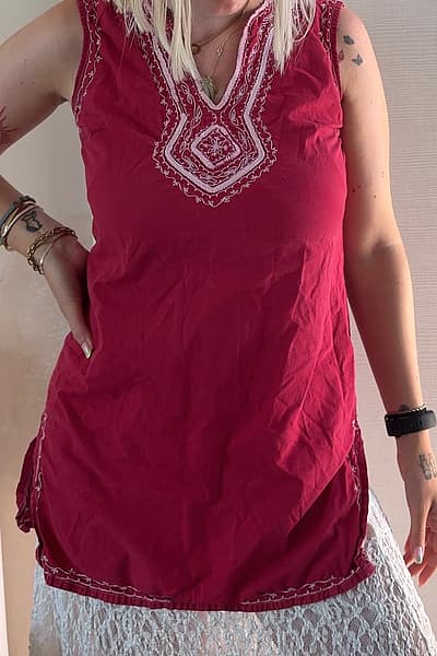 Red embroidered sleeveless cotton tunic by Iska — pre-loved on Thrifted.mt