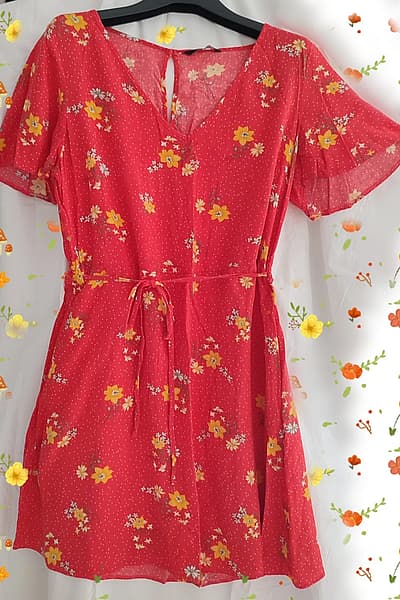 Red Floral Summer Mini Dress — pre-loved on Thrifted.mt