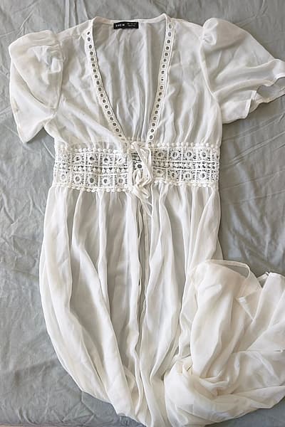 White Sheer Lace Detail Beach Cover-Up by SHEIN — pre-loved on Thrifted.mt