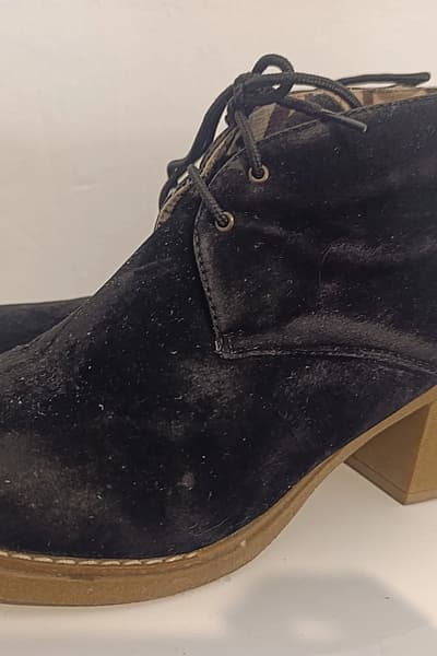 Black velvet lace-up boots — pre-loved on Thrifted.mt