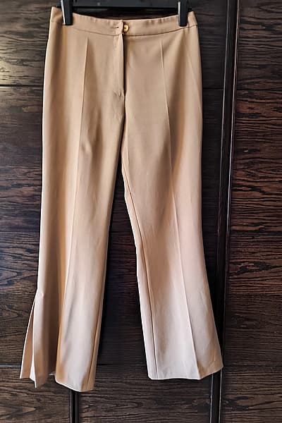 Tailored beige trousers with split by Adam pour Eve — pre-loved on Thrifted.mt