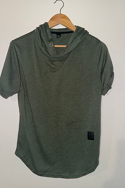 Manfinity Green Short Sleeve Hoodie by Manfinity — pre-loved on Thrifted.mt