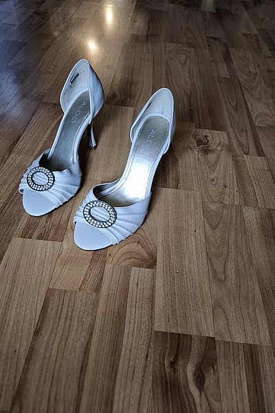 Aldo white jewelled court heels by ALDO — pre-loved on Thrifted.mt