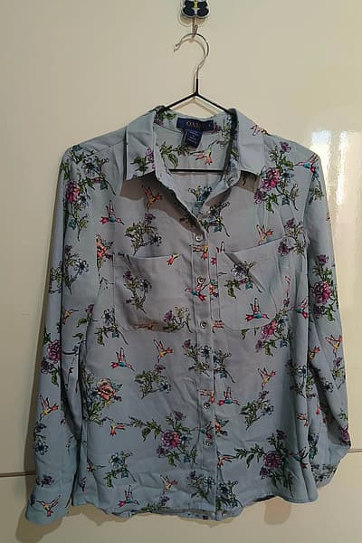 Oasis hummingbird floral print shirt by Oasis — pre-loved on Thrifted.mt