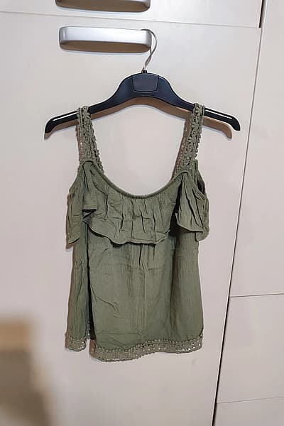 Green top — pre-loved on Thrifted.mt