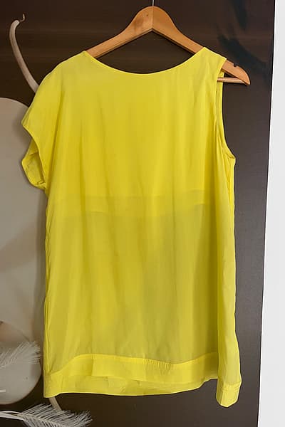 GF Ferre yellow sleeveless top by GF Ferre — pre-loved on Thrifted.mt