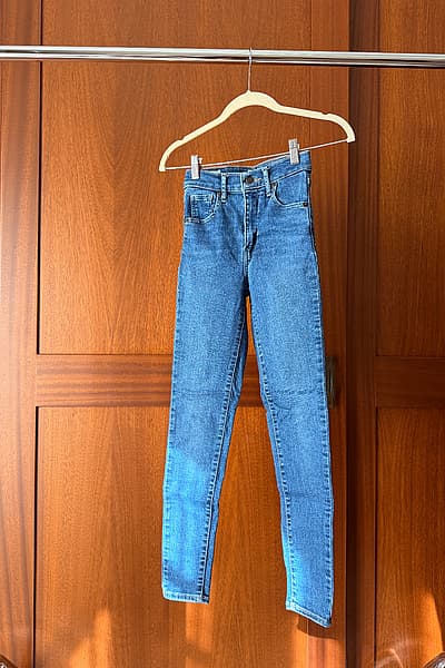 Levis Skinny Jeans — pre-loved on Thrifted.mt