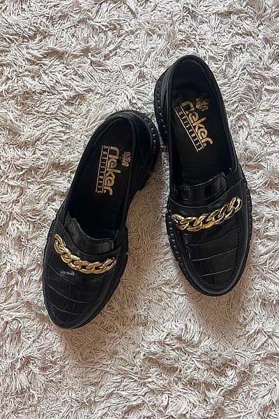 Black Crocodile Effect Chain Loafers 37 by Rieker — pre-loved on Thrifted.mt