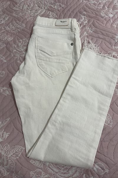 Pepe Jeans white skinny jeans by Pepe Jeans — pre-loved on Thrifted.mt