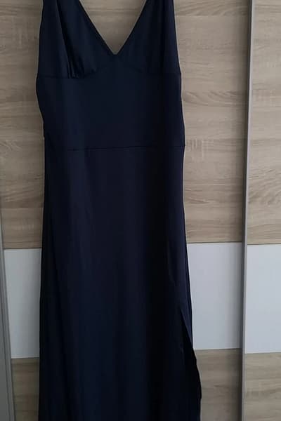 Navy sleeveless maxi dress — pre-loved on Thrifted.mt