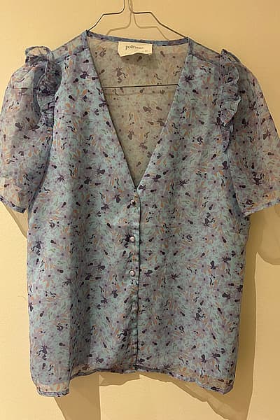 Floral V-neck frilled blouse by POLIN ET MOI — pre-loved on Thrifted.mt