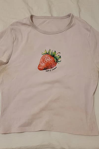 Pink crop top — pre-loved on Thrifted.mt