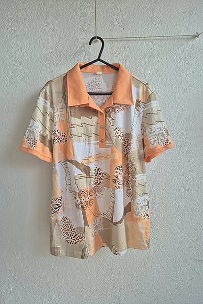 Abstract print vintage polo shirt — pre-loved on Thrifted.mt
