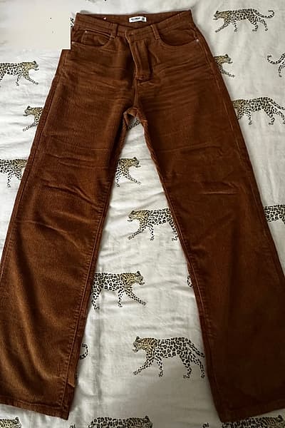 brown corduroy straight leg trousers by Pull&Bear — pre-loved on Thrifted.mt