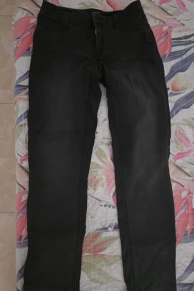 Laura Torelli Classic Black Jeans by Laura Torelli — pre-loved on Thrifted.mt