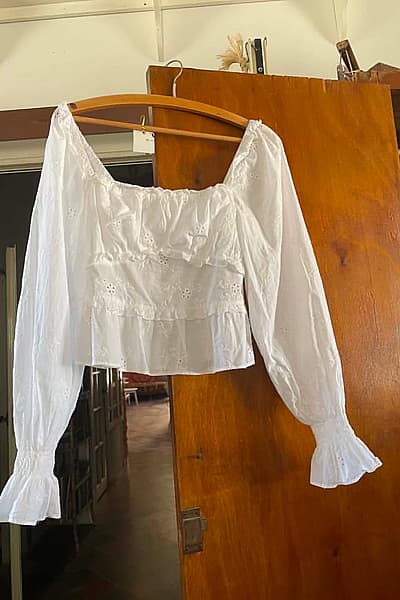 White blouse by No brand — pre-loved on Thrifted.mt