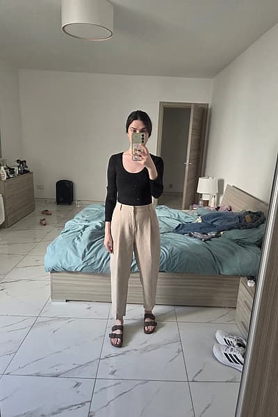 Tailored beige high-waisted trousers — pre-loved on Thrifted.mt