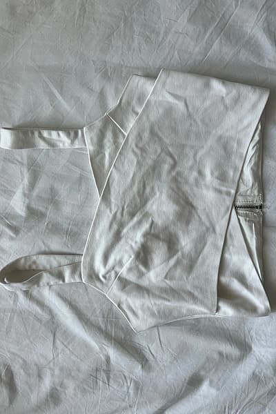 White sleeveless crop top — pre-loved on Thrifted.mt