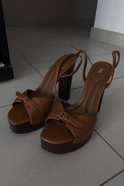 Zara brown platform block heels by Zara — pre-loved on Thrifted.mt