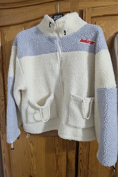 Cosy colour-block fleece jacket — pre-loved on Thrifted.mt