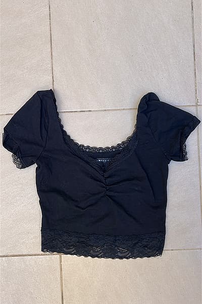 Black Top — pre-loved on Thrifted.mt