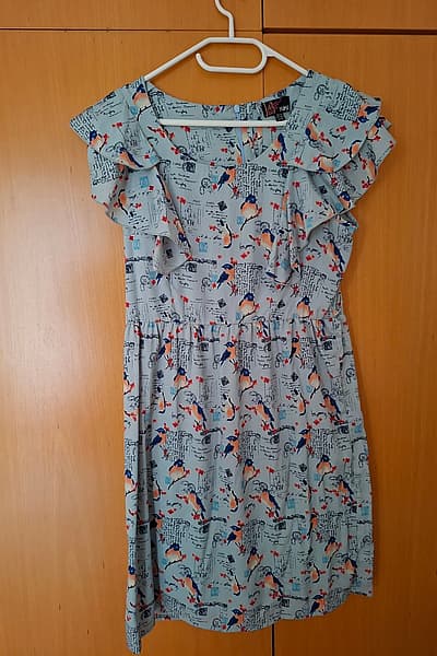 Vestido Yumi con estampado de pájaros y volantes — pre-loved on Thrifted.mt