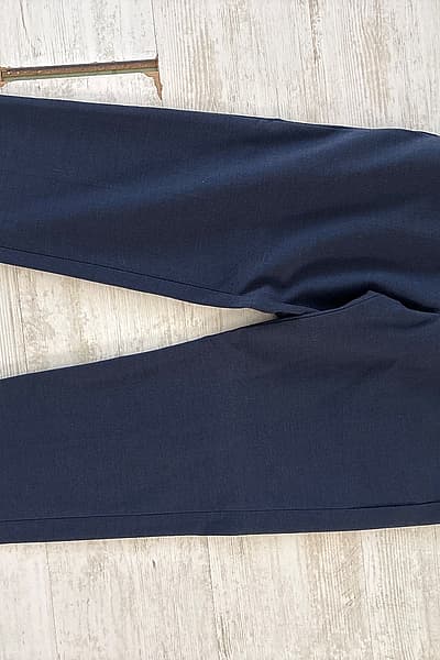 Navy blue regular fit trousers by Zara — pre-loved on Thrifted.mt