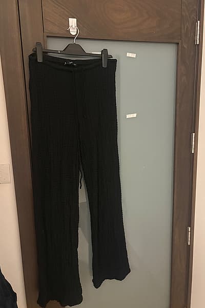 Mango Black textured wide leg trousers by Mango — pre-loved on Thrifted.mt