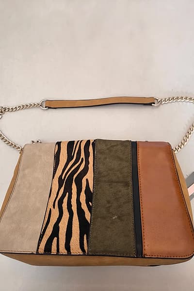 Parfois colourblock shoulder bag by Parfois — pre-loved on Thrifted.mt