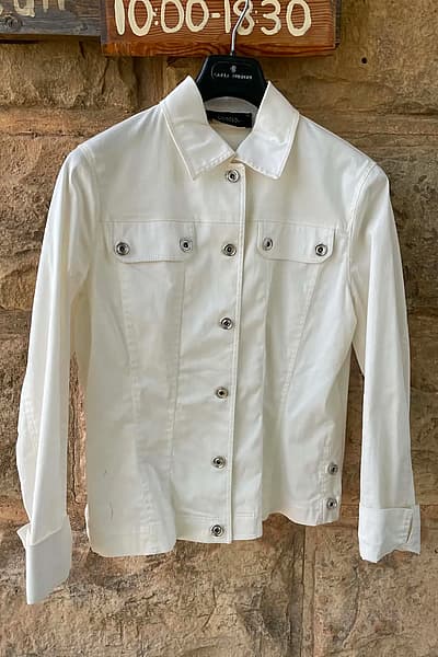 Chic White Button-Up Jacket by DIANA — pre-loved on Thrifted.mt