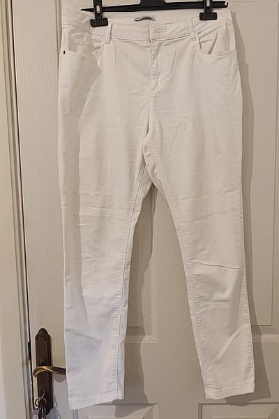 White denim trousers — pre-loved on Thrifted.mt