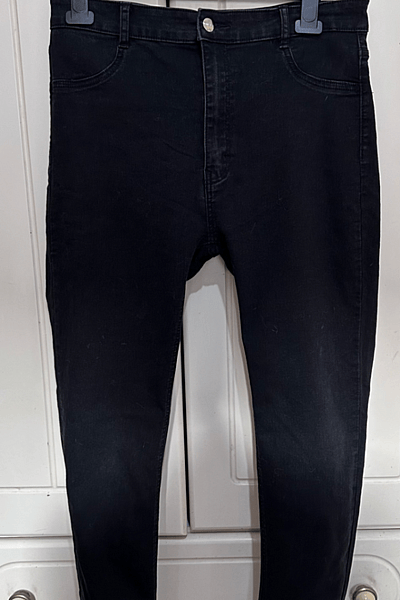 Pull&Bear Black Skinny Jeans by PULL&BEAR — pre-loved on Thrifted.mt