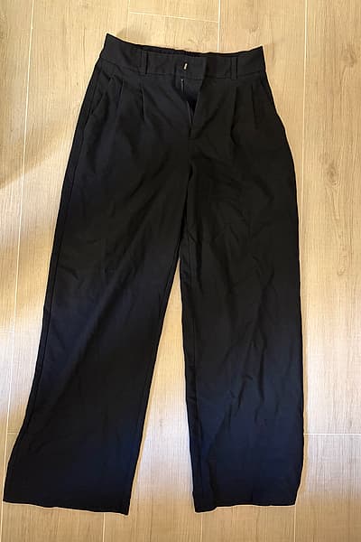 Black high-waisted wide-leg trousers — pre-loved on Thrifted.mt