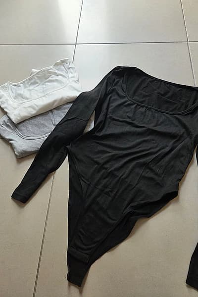 Long sleeve bodysuit set of 3 by Temu — pre-loved on Thrifted.mt
