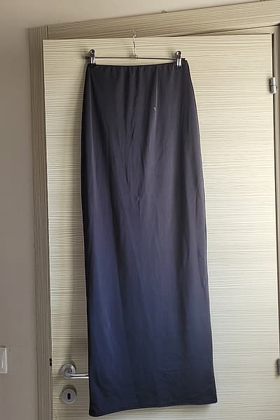 Plain black maxi skirt by PrettyLittleThing — pre-loved on Thrifted.mt