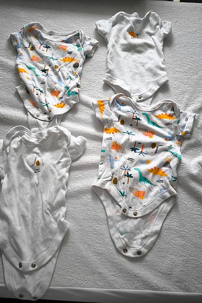 Baby dinosaur print bodysuit set by Matalan — pre-loved on Thrifted.mt