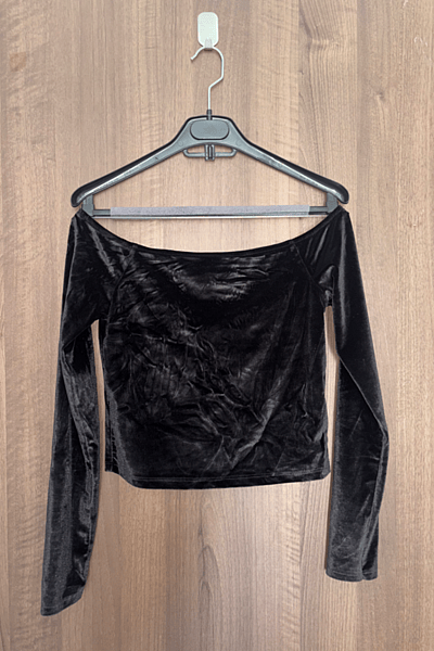 Black Velvet Off-Shoulder Top — pre-loved on Thrifted.mt