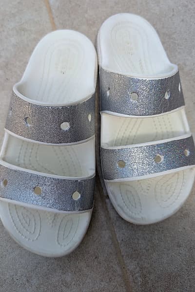 Silver Glitter Crocs Sandals W6 by Crocs — pre-loved on Thrifted.mt