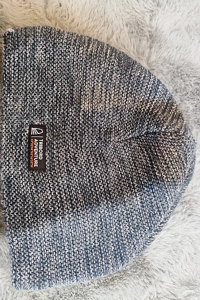 Beanie — pre-loved on Thrifted.mt