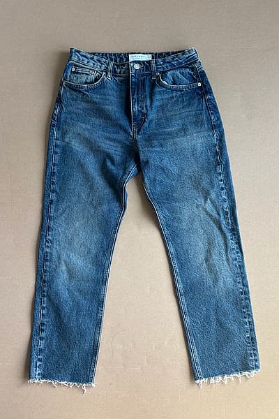 Topshop straight leg blue jeans by Topshop — pre-loved on Thrifted.mt