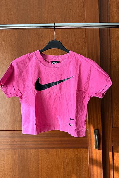 Nike Magenta Top — pre-loved on Thrifted.mt