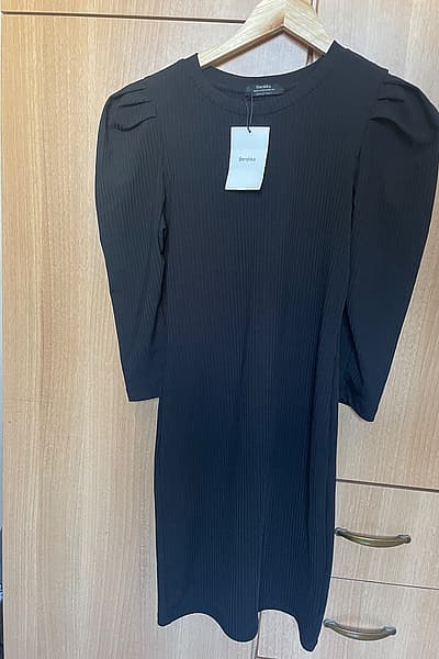 Bershka dress — pre-loved on Thrifted.mt