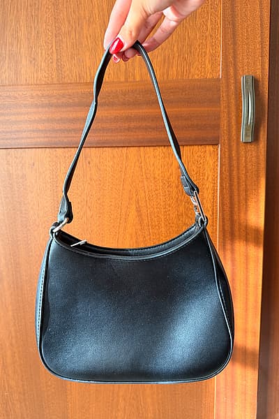 Bershka Black Handbag — pre-loved on Thrifted.mt