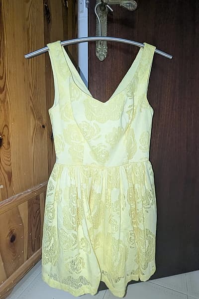 Yellow floral textured mini dress — pre-loved on Thrifted.mt