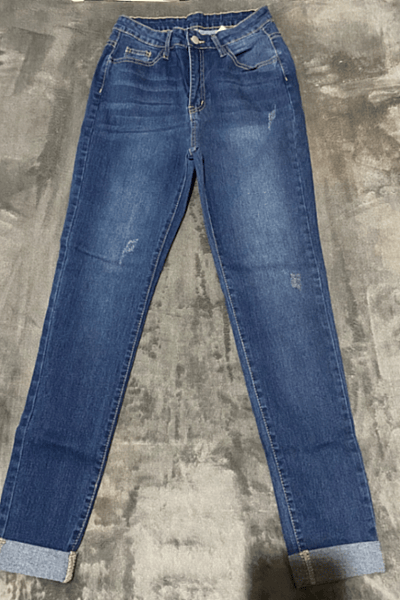 Blue cuffed distressed skinny jeans by SHEIN — pre-loved on Thrifted.mt