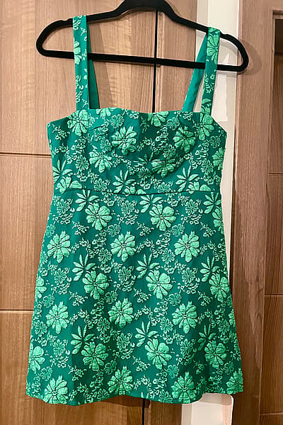 Green floral textured mini dress by SHEIN — pre-loved on Thrifted.mt