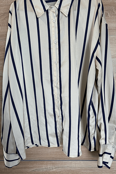 Striped Button-Up Long Sleeve Shirt by boohoo — pre-loved on Thrifted.mt